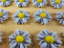 12 x Edible 3D 15mm Daisies Daisy flowers icing toppers, cake cupcakes T114