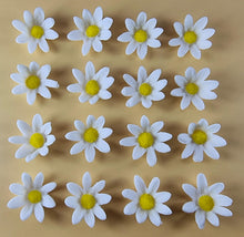 15 x Edible 3D Daisy Flowers Daisies icing toppers, cake cupcakes decorations T099