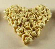 8 x Edible 3D 45mm Heart Clusters, icing toppers, cake cupcakes decorations T094