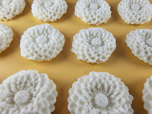 15 x Edible 3D Large Dahlia flowers, icing toppers, cake cupcakes decorations T078