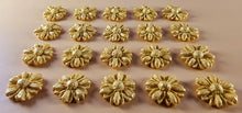 20 x Edible 3D 15mm daisies daisy flowers icing toppers, cake cupcakes decorations T017