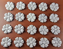 20 x Edible 3D 25mm daisies daisy flowers icing toppers, cake cupcakes decorations T014