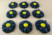 12 x Edible 3D 35mm Daisies Daisy flowers icing toppers, cake cupcakes T118