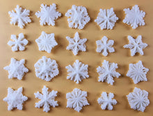20 x Edible 3D 20mm Small Snowflakes icing toppers, cake cupcakes decorations T062