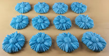 12 x Edible 3D 35mm Daisies, Daisy Flowers, icing toppers, cake cupcakes decorations T081
