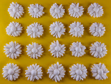 20 x Edible 3D 20mm daisies daisy flowers icing toppers, cake cupcakes decorations T016