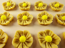 12 x Edible 3D 20mm flowers icing toppers, cake cupcakes decorations T105
