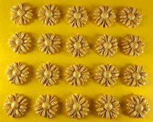 20 x Edible 3D 20mm daisies daisy flowers icing toppers, cake cupcakes decorations T016