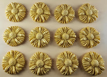 12 x Edible 3D 35mm Daisies, Daisy Flowers, icing toppers, cake cupcakes decorations T081