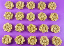 20 x Edible 3D 22mm flower flowers icing toppers, cake cupcakes decorations T025