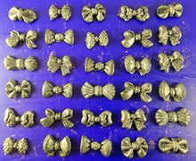 30 x Edible 3D small bows bow icing toppers, cake cupcakes decorations T012