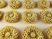 15 x Edible 3D Large Dahlia flowers, icing toppers, cake cupcakes decorations T078