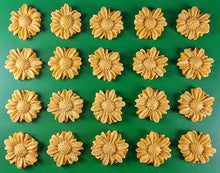 20 x Edible 3D 30mm daisies daisy flowers icing toppers, cake cupcakes decorations T015