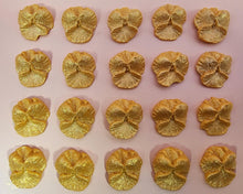 20 x Edible 3D 30mm violets violet flowers icing toppers, cake cupcakes decorations T003