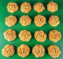 16 x Edible 3D 30mm roses rose flowers icing toppers, cake cupcakes decorations T010