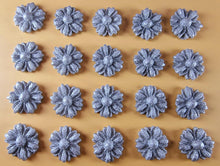 20 x Edible 3D 15mm daisies daisy flowers icing toppers, cake cupcakes decorations T017