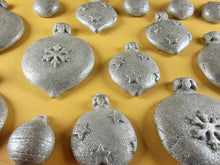 15 x Edible 3D 50mm Christmas Baubles, icing toppers, cake cupcakes decorations T091