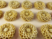 15 x Edible 3D Large Dahlia flowers, icing toppers, cake cupcakes decorations T078
